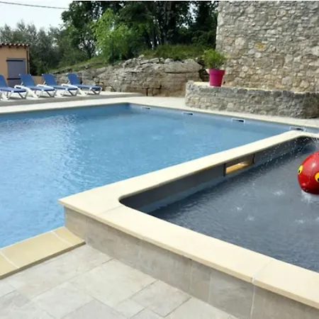 A Avec 2 Et Terrasse Accessible - Api-1-52-1396 *