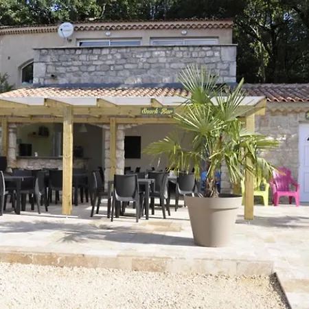 Campsite A Avec 2 Et Terrasse Accessible - Api-1-52-1396 Vogue
